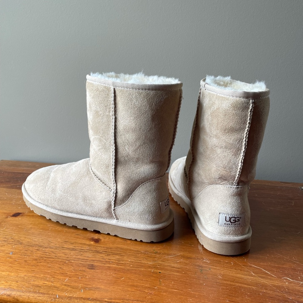 UGG Boots Classic Short Beige Sz 9